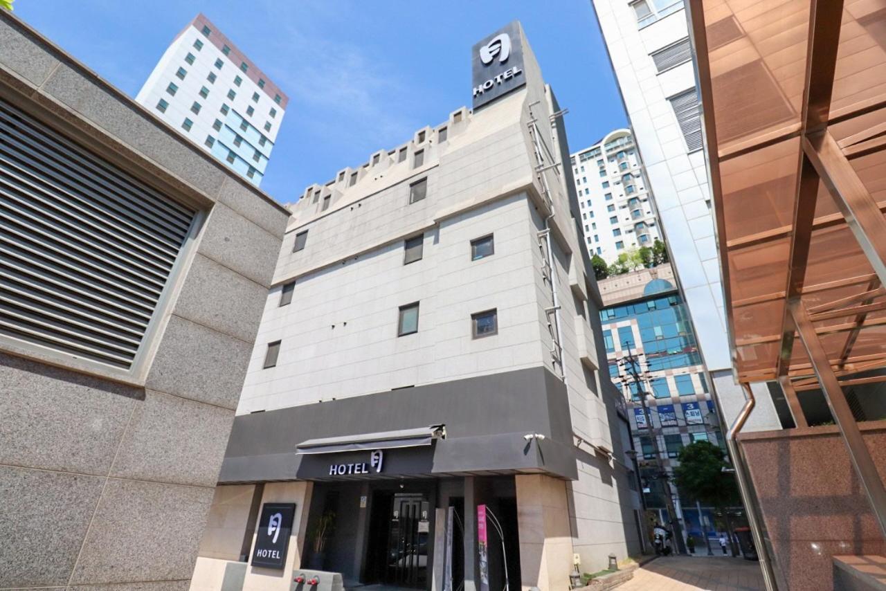 Shinchon Wol Hotel Seoul Bagian luar foto